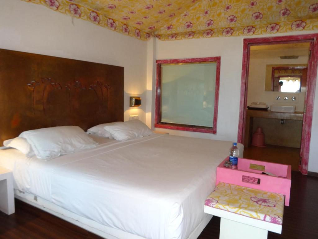 Raasleela Luxury Camp Hotel Udaipur Bagian luar foto