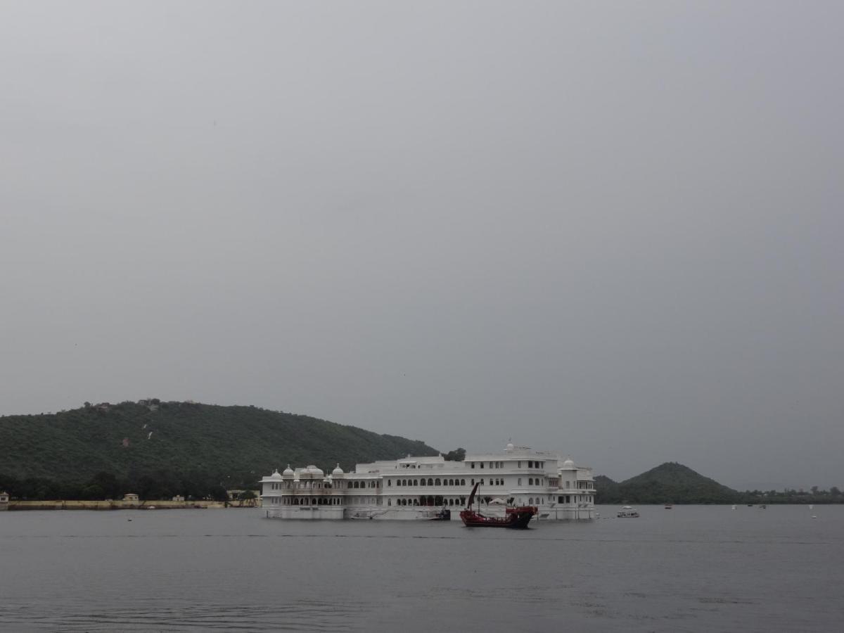 Raasleela Luxury Camp Hotel Udaipur Bagian luar foto